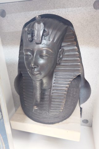 Escultura + libro: Skel, Tutankhamon 100 aniversario. Numerada y certificada.