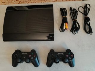 PS3 Super Slim 12GB + 2 mandos Sony