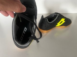 Zapatillas Fútbol Niño Lotto Negras