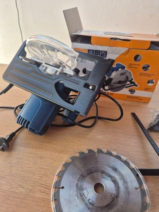 Sierra Circular Dexter 1300W + Caja