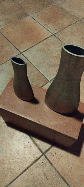 Pareja de jarrones diseño conico