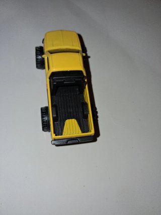 Coche Pick-up 4x4 a escala 1:64