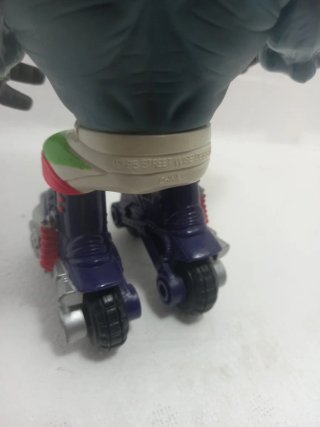 Muñeco Tiburón con Patines street shark