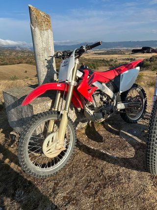 Honda CRF 250 4T Roja y Blanca