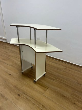 Mostrador/Recepción con Ruedas