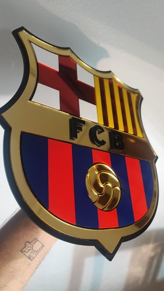 escudo de barcelona bello de metacrilato espejado