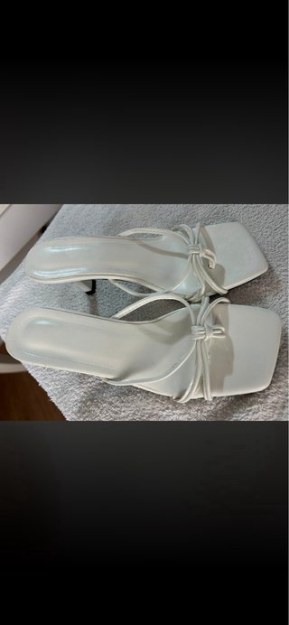 Tacones blancos nuevos sin estrenar