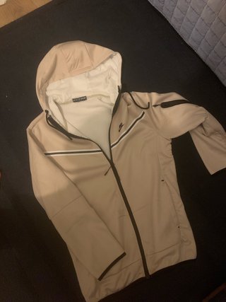 Chaqueta Nike Beige con Capucha