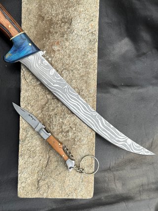 Cuchillo Damasco 33cm + Llavero+ Caja Premium