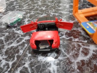 Coche de WWE rojo y ring de WWE