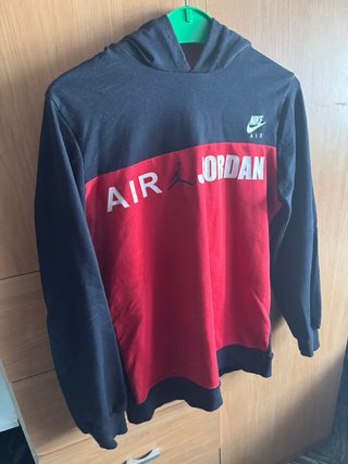 Sudadera Jordan NikeTalla M con vaqueros 31-32 M