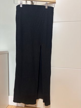 Falda midi canalé con abertura
