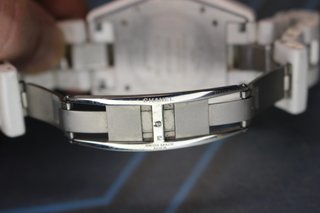 Reloj de pulsera automático estilo Chanel.