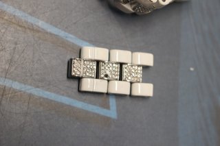 Reloj de pulsera automático estilo Chanel.