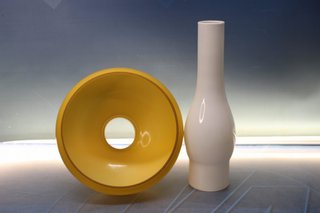 Lámpara y aplique de bronce y opalina primera mitad s.XX.