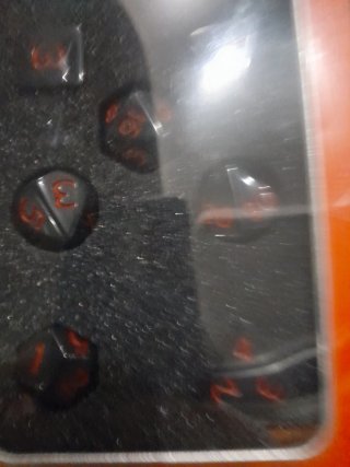 7 Dados y Estuche D&D Adventurer