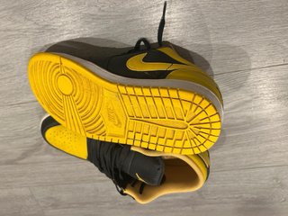 Nike Jordan 1 Low Negro Amarillo