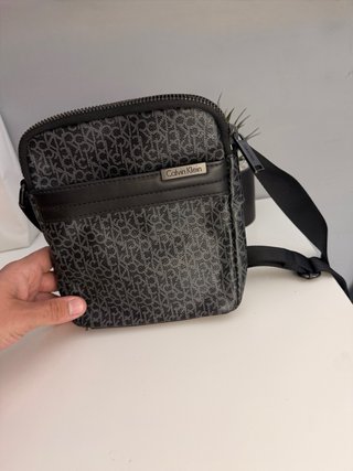 Bandolera Calvin Klein Negra Logo CK hombre