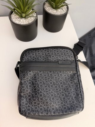 Bandolera Calvin Klein Negra Logo CK hombre