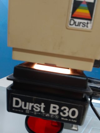 ampliadora durst b30, sin soporte o mesa de madera, funcionando