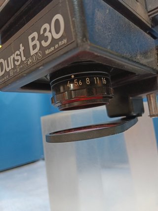 ampliadora durst b30, sin soporte o mesa de madera, funcionando