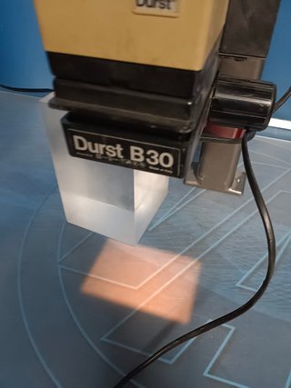 ampliadora durst b30, sin soporte o mesa de madera, funcionando