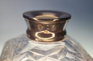 Botella, licorera, decantador de cristal tallado y plata “Coñac”. Mid-century