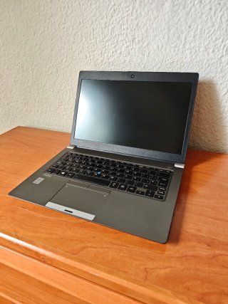 Portátil Toshiba i7 FHD 16GB RAM 256GB SSD