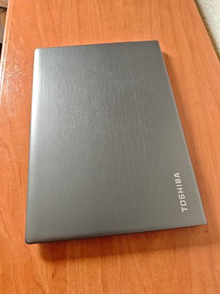 Portátil Toshiba i7 FHD 16GB RAM 256GB SSD
