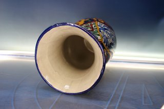 02. Jarrón de cerámica artística. Firmado Alba, hecho en México. Estilo Talavera.