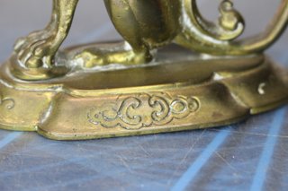 Candelabro de quimera, dragón en bronce o latón. Estilo victoriano.
