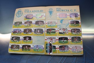 Álbum de cromos: Campeonato Liga 84-85 1ª División. Cromos Cano. Incompleto.
