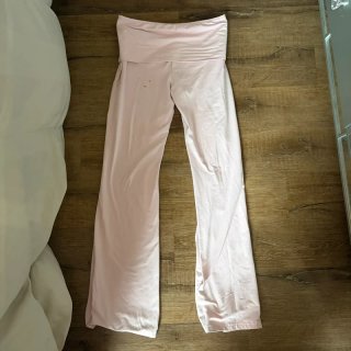 Leggings rosa pálido acampanados