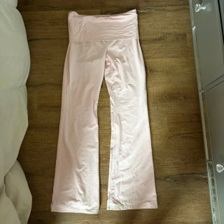 Leggings rosa pálido acampanados