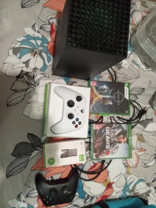 Xbox Series X + 2 Juegos + Mando + SSD
