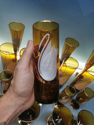 Juego de cristal, 28 vasos diferentes ( tubo, champan, licor..) ambar años 70, decoración de cisne