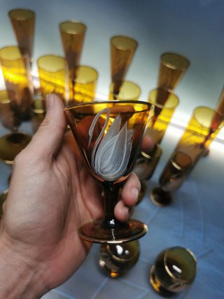 Juego de cristal, 28 vasos diferentes ( tubo, champan, licor..) ambar años 70, decoración de cisne