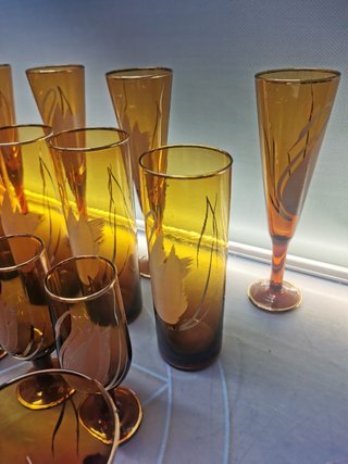 Juego de cristal, 28 vasos diferentes ( tubo, champan, licor..) ambar años 70, decoración de cisne
