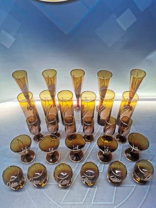 Juego de cristal, 28 vasos diferentes ( tubo, champan, licor..) ambar años 70, decoración de cisne