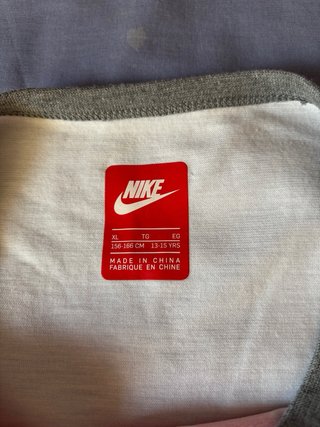 Camiseta Nike Raglán Gris y Blanca