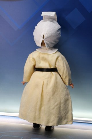Muñeca Marina de Famosa vestida de Monja.