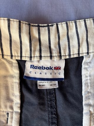 Pantalones cortos Reebok grises