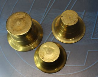 02. 3 Morteros, almireces de bronce con sus mazos.