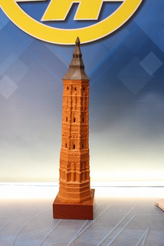 La Torre Nueva 1504 – 1892, Zaragoza. Escultura cerámica + libro