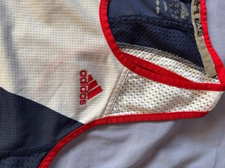 Camiseta Adidas azul y blanca