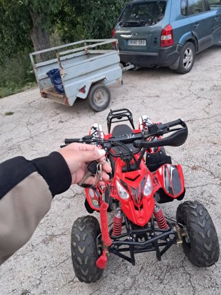 Quad 125ccNegro/Rojo esta casi nuevo muy poco uso