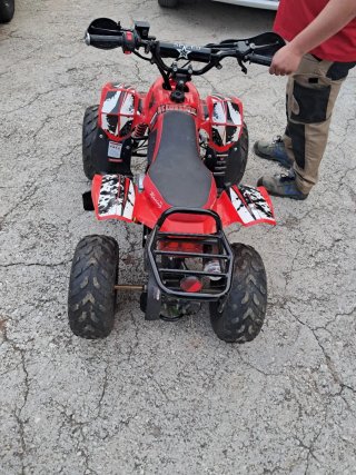 Quad 125ccNegro/Rojo esta casi nuevo muy poco uso