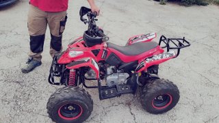 Quad 125ccNegro/Rojo esta casi nuevo muy poco uso