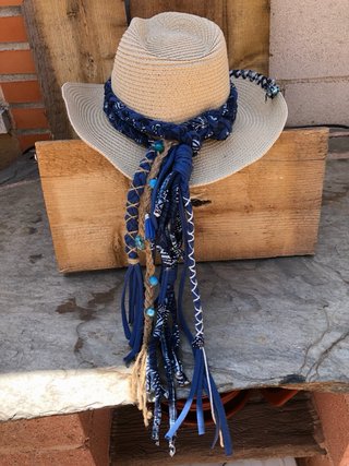 Sombrero hippie decorado