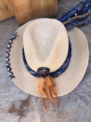 Sombrero hippie decorado